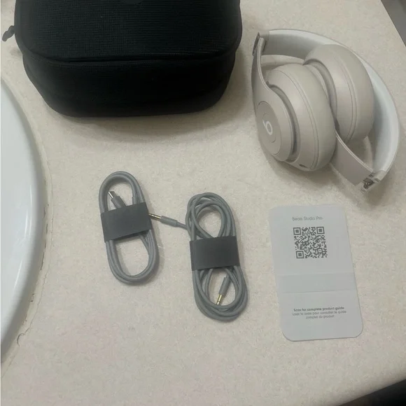 Studio Pro Wireless Headphones - Gray