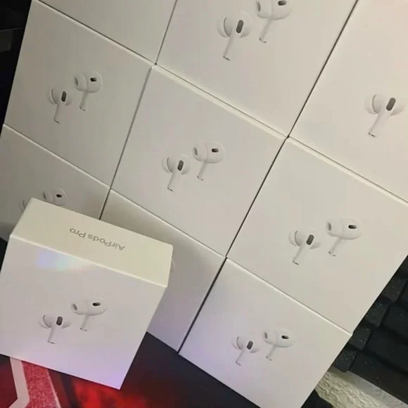 Apple AirPods Pro in Classic White