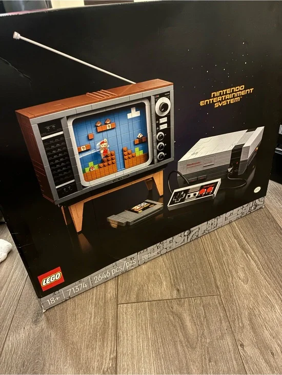 LEGO Nintendo Entertainment System Console & Retro TV Set - Brown, Gray, Black