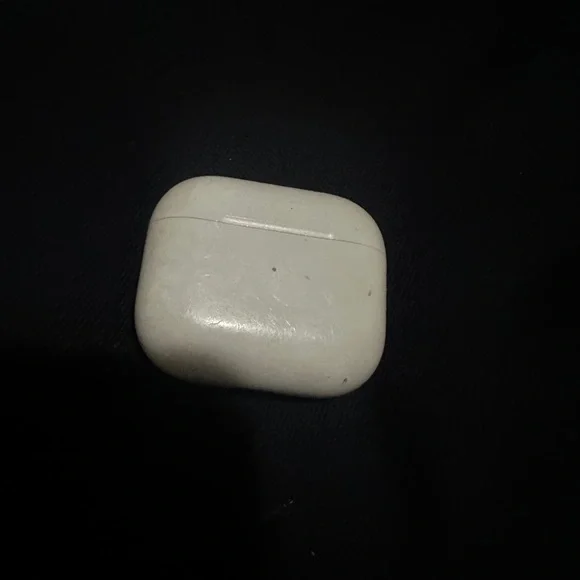 Apple Airpods 2nd Generation - case and only Left side AirPod Used