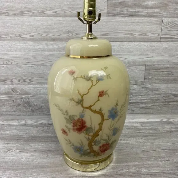 Vintage Glass Porcelain Floral Vase Glass Ginger jar Oriental Style Tabl…