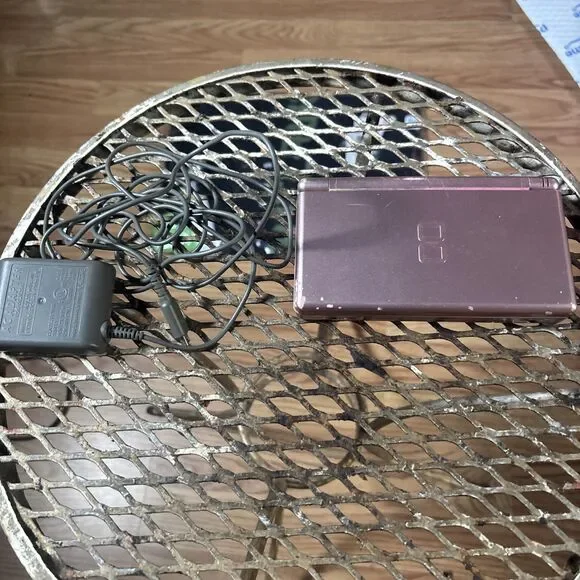 Nintendo DS Lite Handheld & Charger Coral Pink Screen Issues See Pics Tested