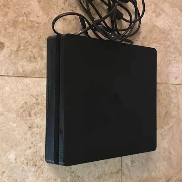 PS4 for sale, Hdmi & power cord included!!
