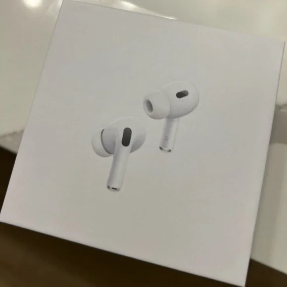 Apple AirPods with Wireless Charging Case - White