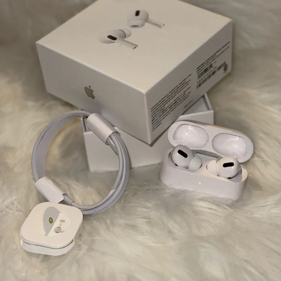 Apple White Wireless Earbuds with Charging Case and Cable