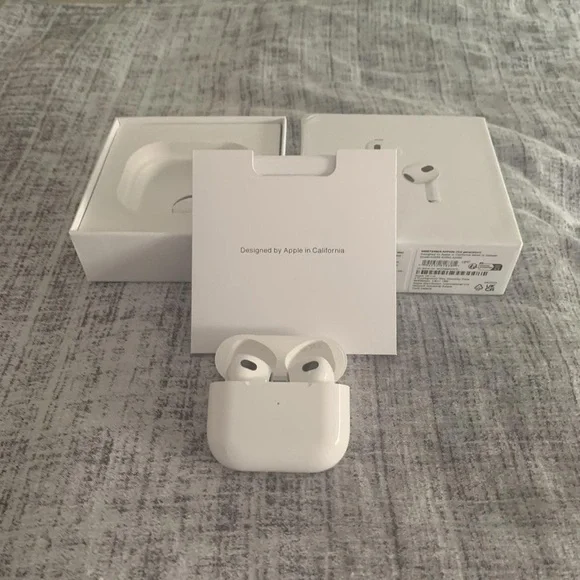 Apple Wireless Earbuds in White