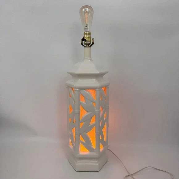 Vintage White Chinoiserie Pagoda Table Lamp Faux Bamboo Hollywood Regency