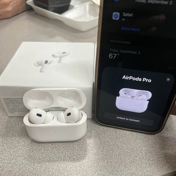 Apple AirPods Pro - Sleek White Design