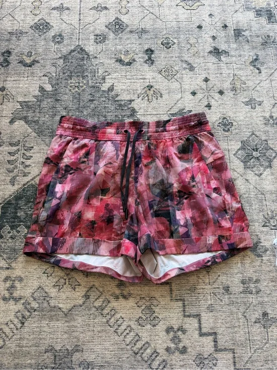 Lululemon women’s spring break away short size 6