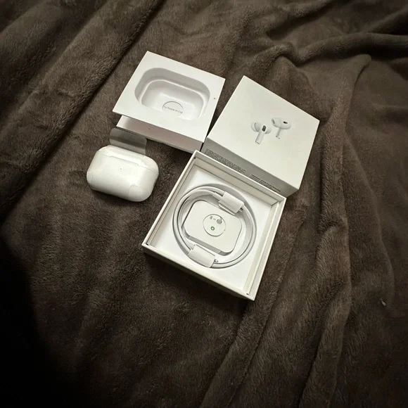 Apple White Headset with Minimalist Design