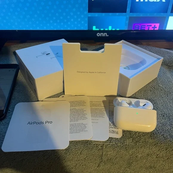 Apple AirPods Pro with White Charging Case