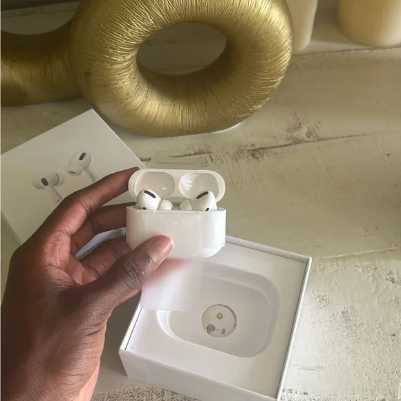 Apple White Wireless Earbuds