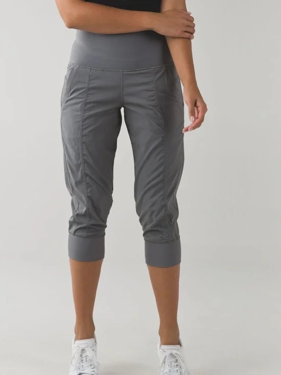 lululemon capri size 4 Gray High-Rise Crop Capri