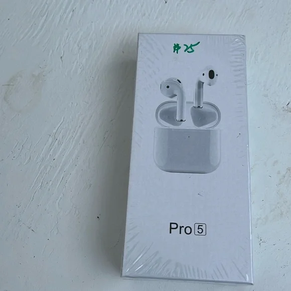 Pro5 Bluetooth earbuds