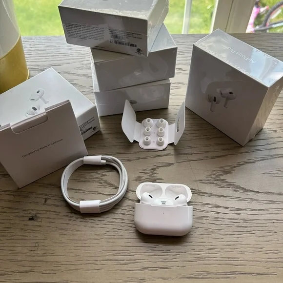 Apple White Wireless Earbuds