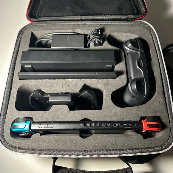 Nintendo Switch (v1) Bundle - Box items, Pro Controller, Mario Kart 8 Deluxe
