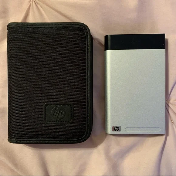 HP External Pocket Media Drive 640GB capacity - Model PD6400z w/case *no cord
