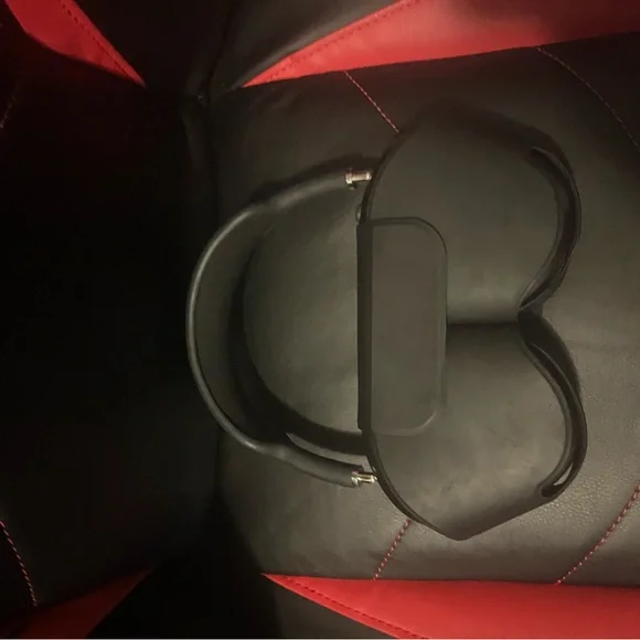Black Airpod Maxes