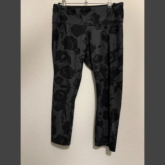#1522 Lululemon Wunder Under Leggings 8
