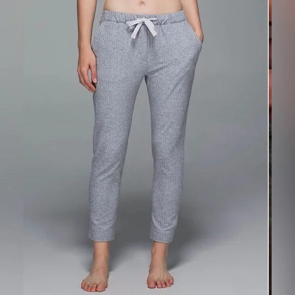 Lululemon Jet Crop Slim - Herringbone Heathered Gray/White - size 4