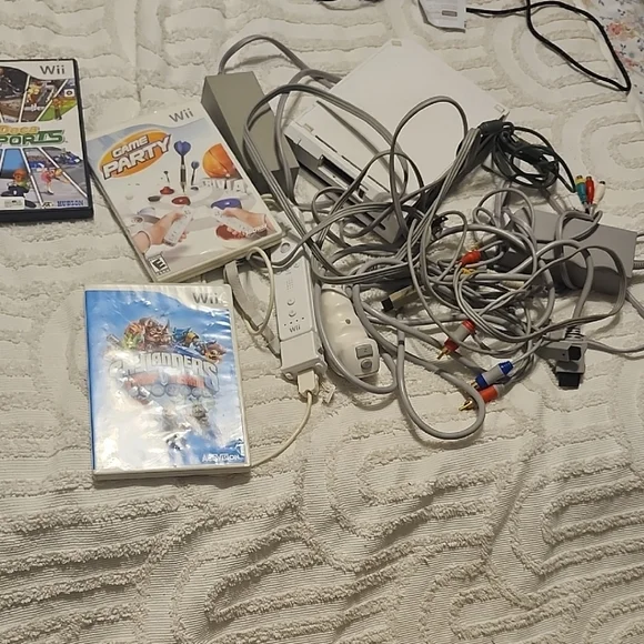 Nintendo Wii Console Bundle - White