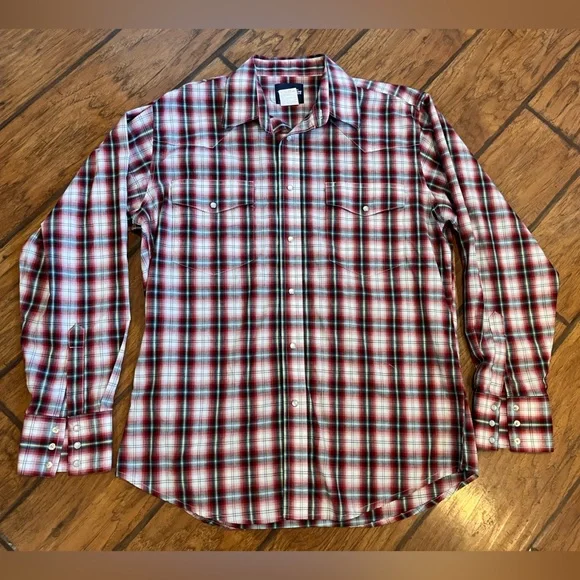 Wrangler pearl snap shirt men’s Large button down red plaid western cowboy nice!