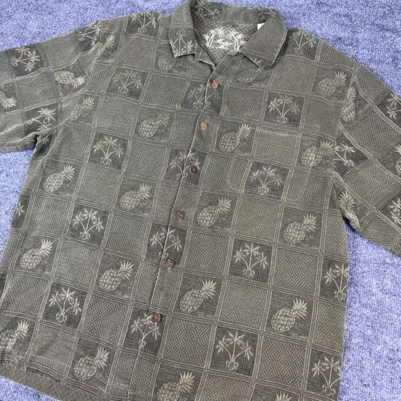 Montego Mon 100% Silk Hawaiian Pineapple Palm Tree Short Sleeve Button Up Shirt