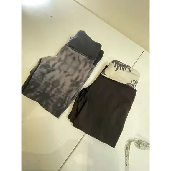 Lululemon bundle lot women’s capris two black tie dye size 4