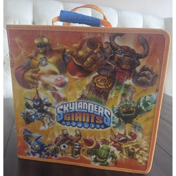 POWER A SKYLANDERS CARRY & DISPLAY CASE ( HOLDS 32 FIGURES ) with partitions