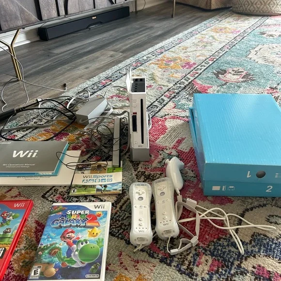 Nintendo Wii Console Set - White with Accessories