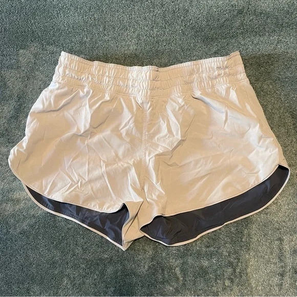 Lululemon Mid Rise Short 3
