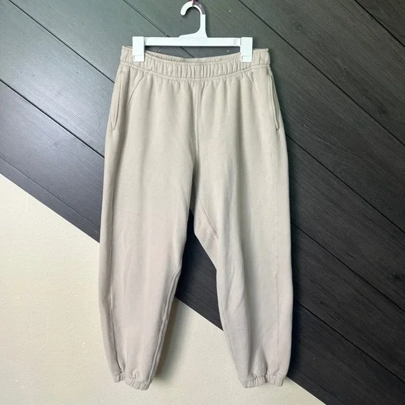 Lululemon Women's Jogger Sweatpants Medium Beige Relaxed Athleisure Lounge