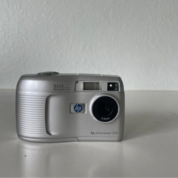 HP HEWLETT PACKARD 2.1MP PhotoSmart 320 Camera Digital 2.1 MP Q2180A w/ manual