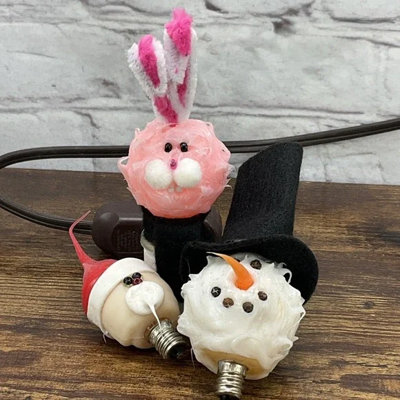 Vintage Nightlight With Bunny Snowman & Elf Light Bulbs 3 Watt Silicone Dipped