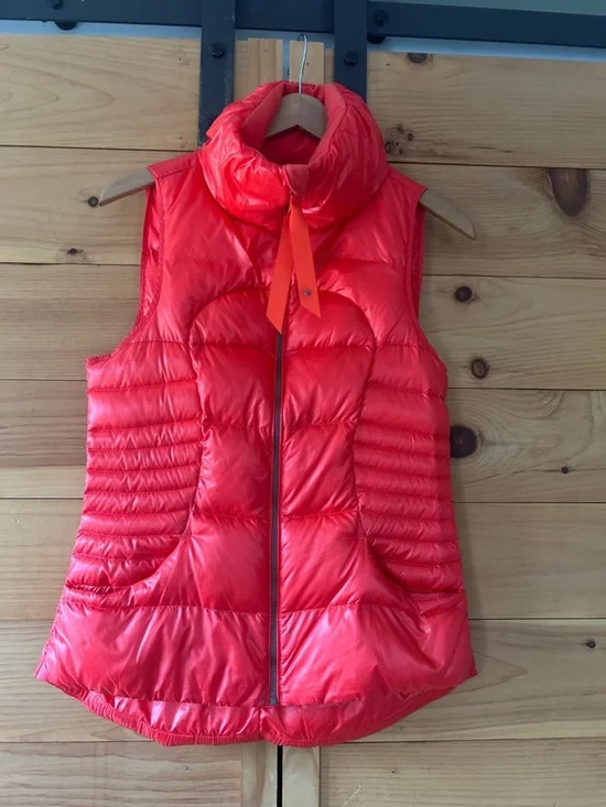 lululemon athletica Fluffin’ Aesome Glossy Quilted Puffer Vest Size 8