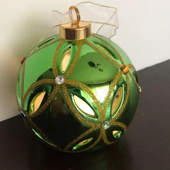 Color-changing holiday decor lighted bulb