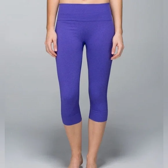 Lululemon Seamlessly Street Crop Leggings Sz 6 Bruised Berry Purple