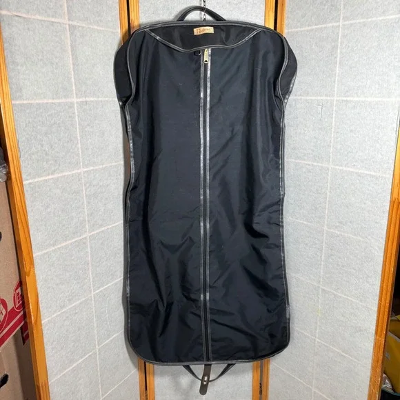 Lark Luggage Garment Bag Black Leather Trim‎ Zippered Travel Suit Carrier
