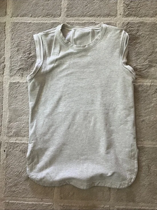 Lululemon Sleeveless Crewneck Tank Top - Light Gray