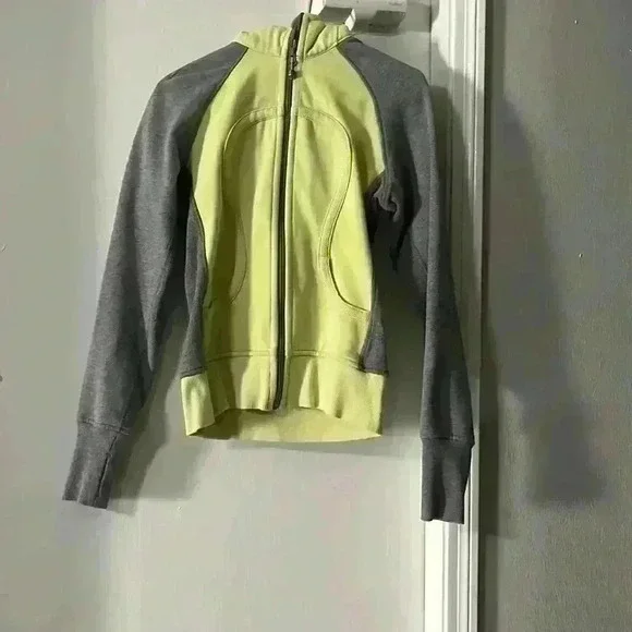 Lululemon woman sweater