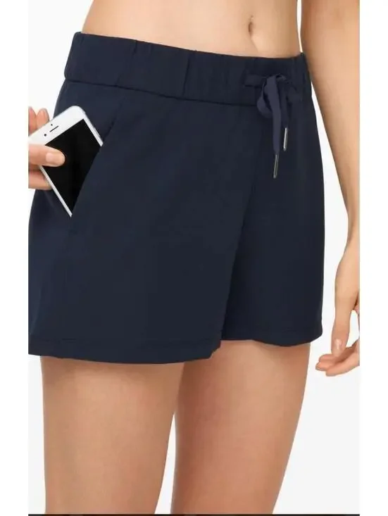 NWOT Lululemon on the fly 2.5” inseam drawstring shorts in true navy 10