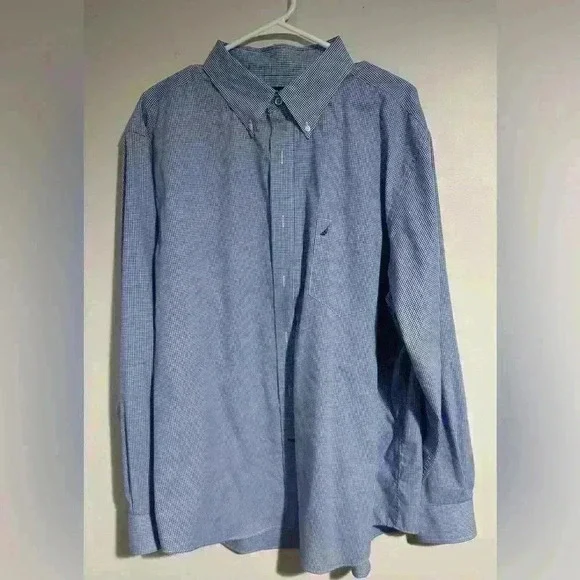 Men’s XXL Nautica button down shirt blue/white - EUC