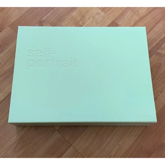 Self‎ Portrait empty box