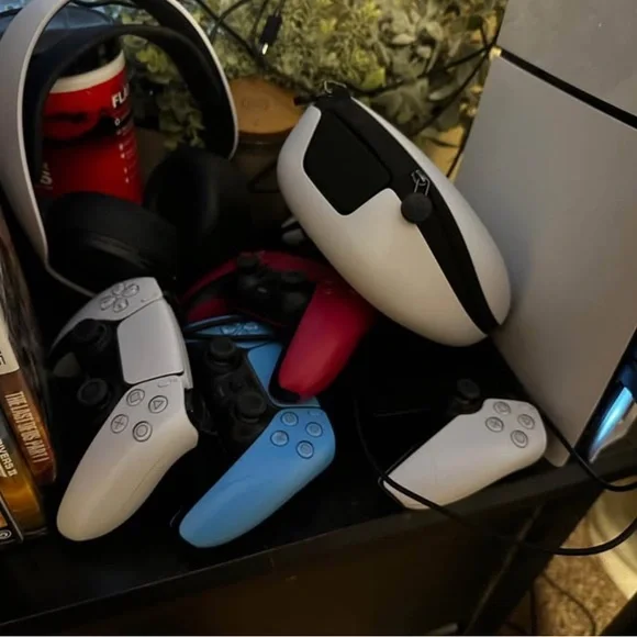 Ps5 with Portal, Headset, 4 controllers (1 dual edge) and 3 games