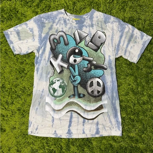 Peace and Love Graphic‎ T Shirt