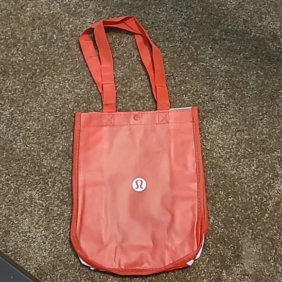 Lululemon reusable shopping bag, red