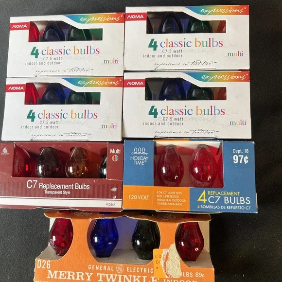 28 NOS Holiday‎ C-7 Replacement Bulbs In Multi-Colors 7 Packs Of 4