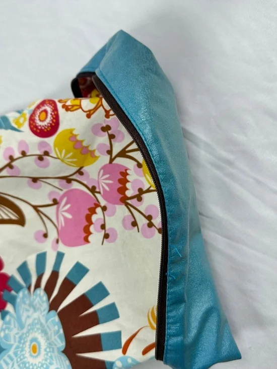 Planet Wise Wet/Dry Bag with Bright Floral Design and Blue Interior