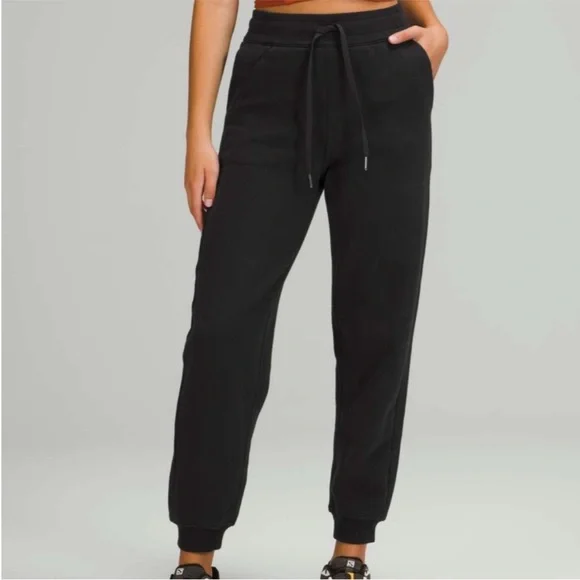 Lululemon Scuba Relaxed High-Rise Jogger Black | Womens Size 6 - Flawed