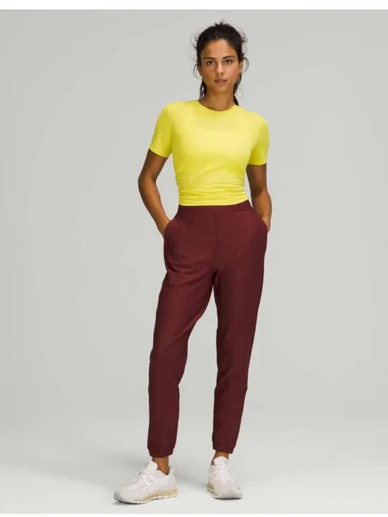 Lululemon Women's Joggers $138 Fleece Tech Lined Merlot Burgundy Size 8